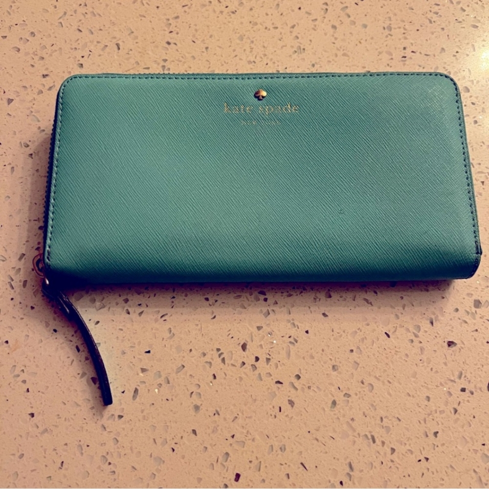 Kate Spade Zippy Long Wallet
